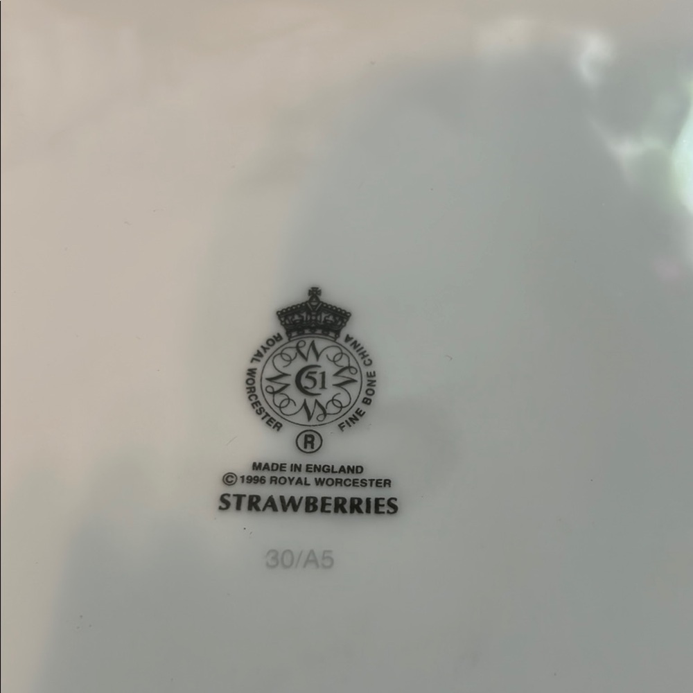 Royal Worcester Strawberry Plate - Picture 2 of 3